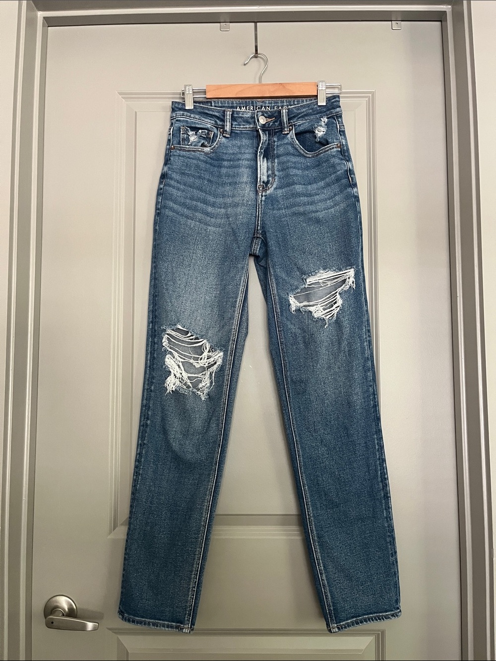 American Eagle Outfitters Medium Blue Distressed Straight-Leg Mom Jeans 2 X-Long